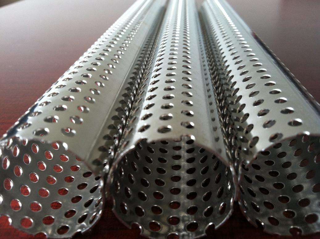 Perforirana metalna filterska cijev